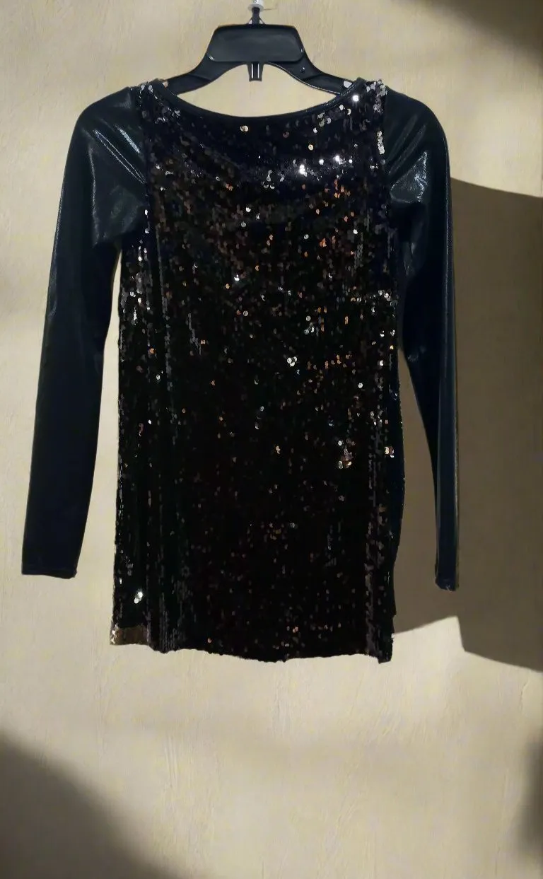 Boutique Step Up Shiny Sequins Top (Reversible color change) BLACK