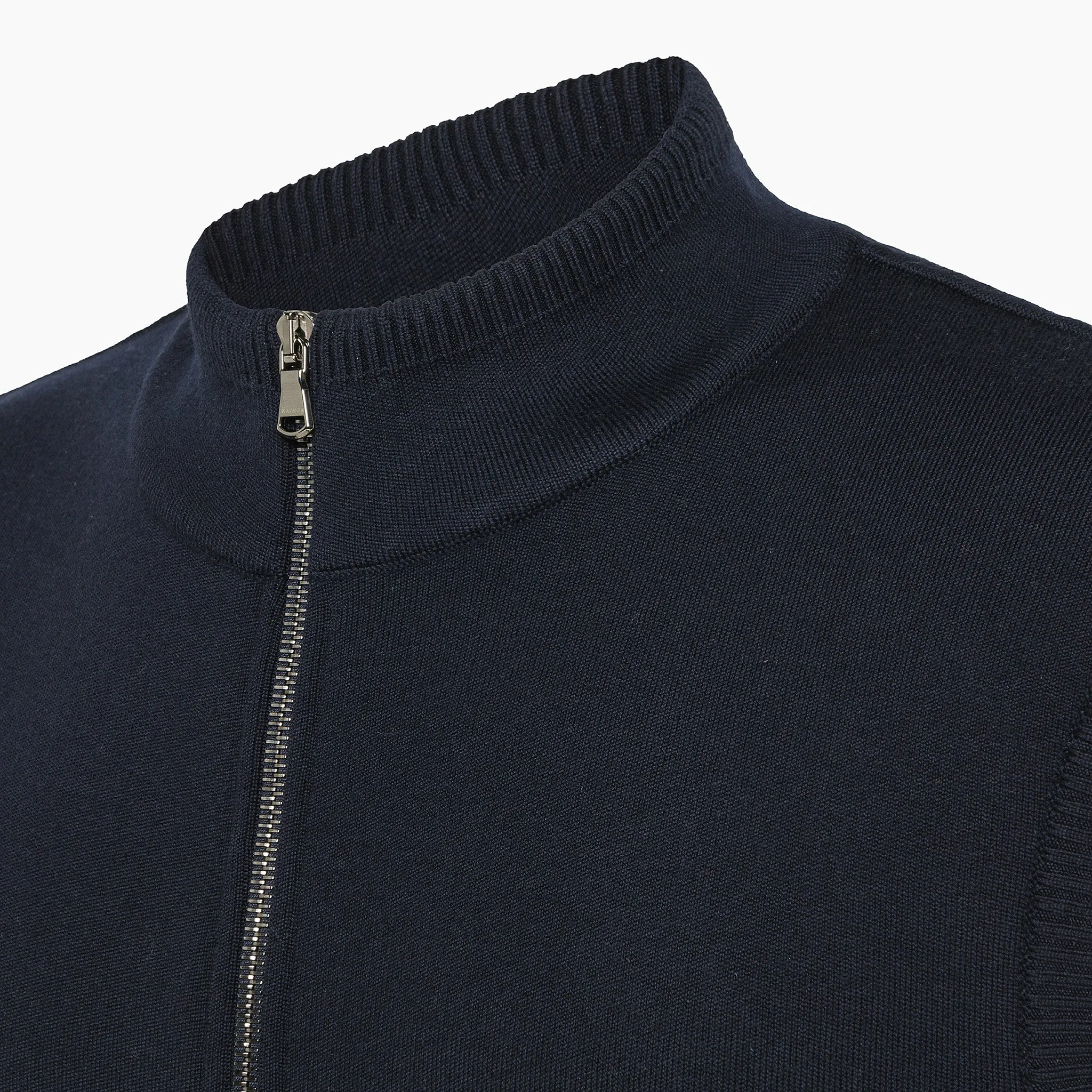 Claude knitted vest in extrafine wool