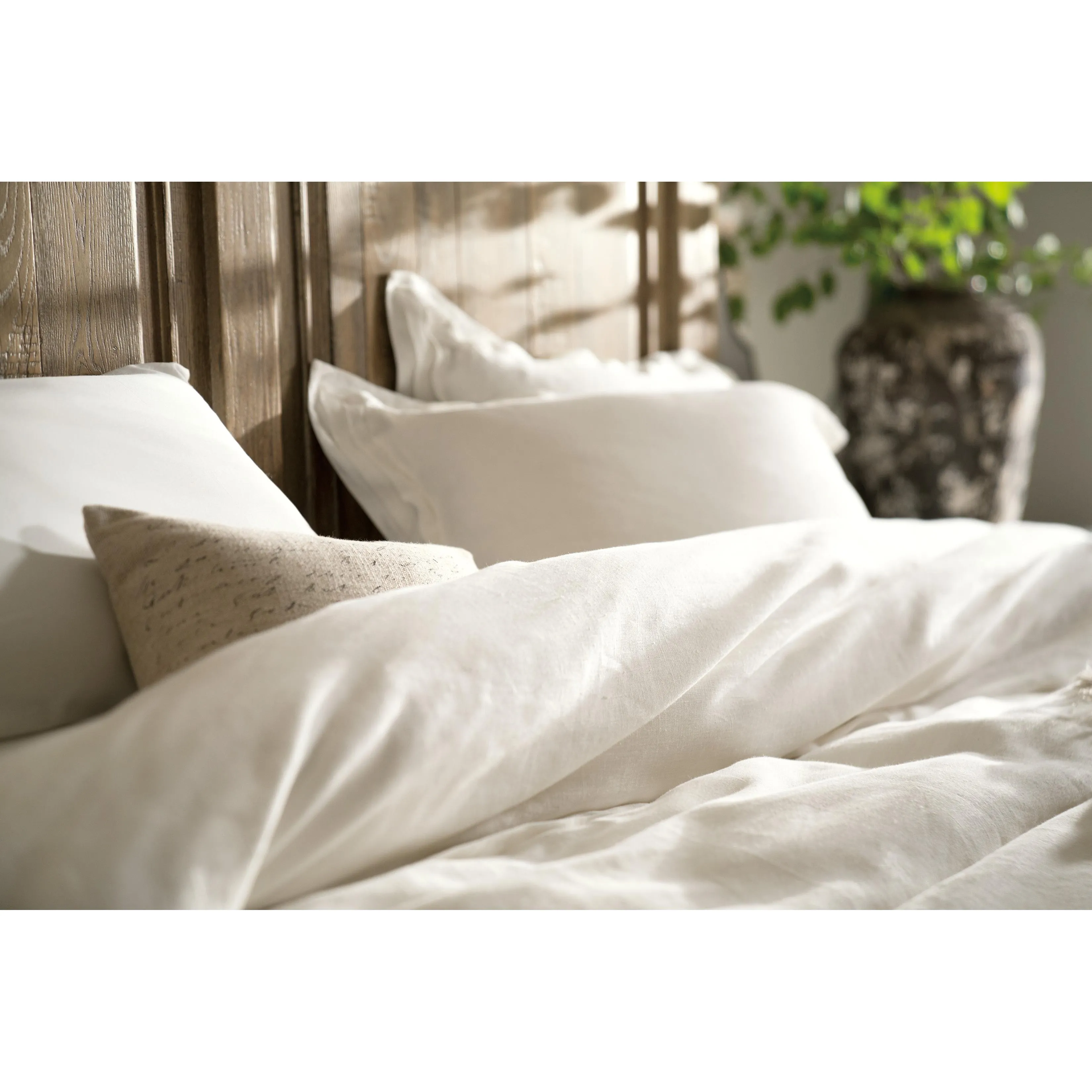 Hooker Furniture 5750-90266-MWD Boheme Laurier King Panel Bed