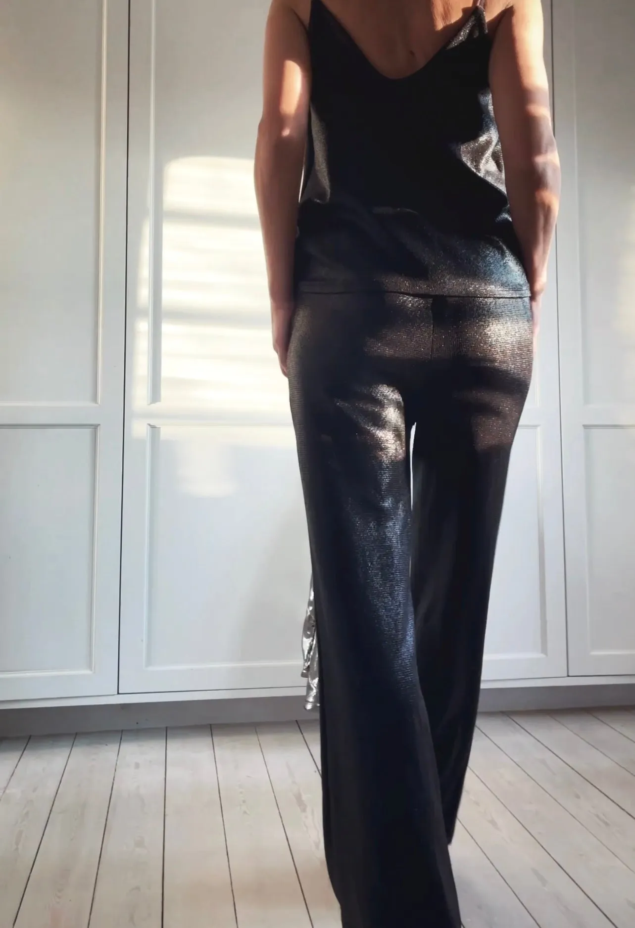 LOOSE COATED GLITTER PANTS - BLACK