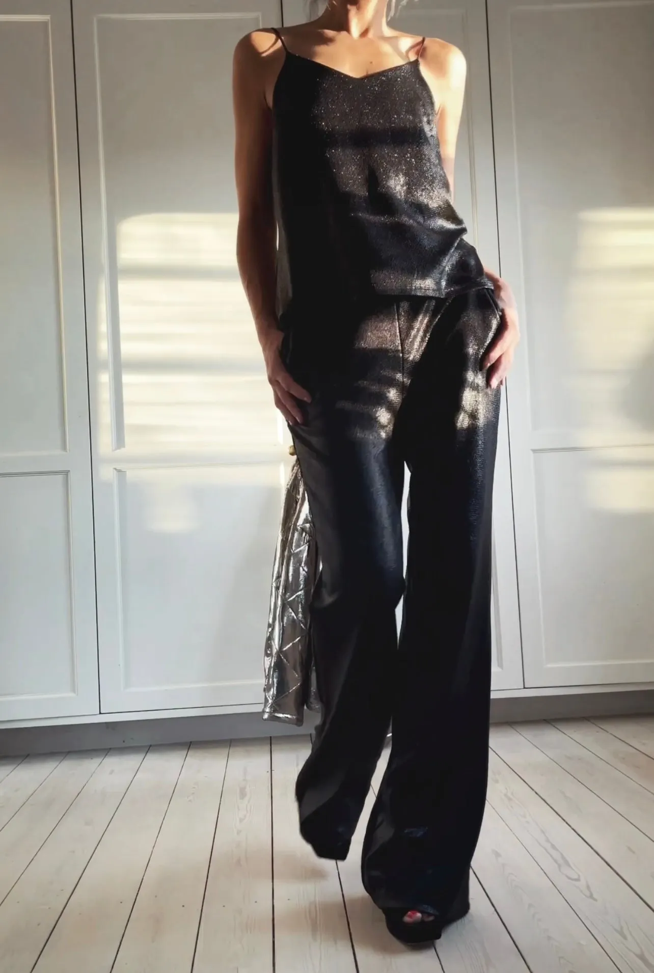 LOOSE COATED GLITTER PANTS - BLACK