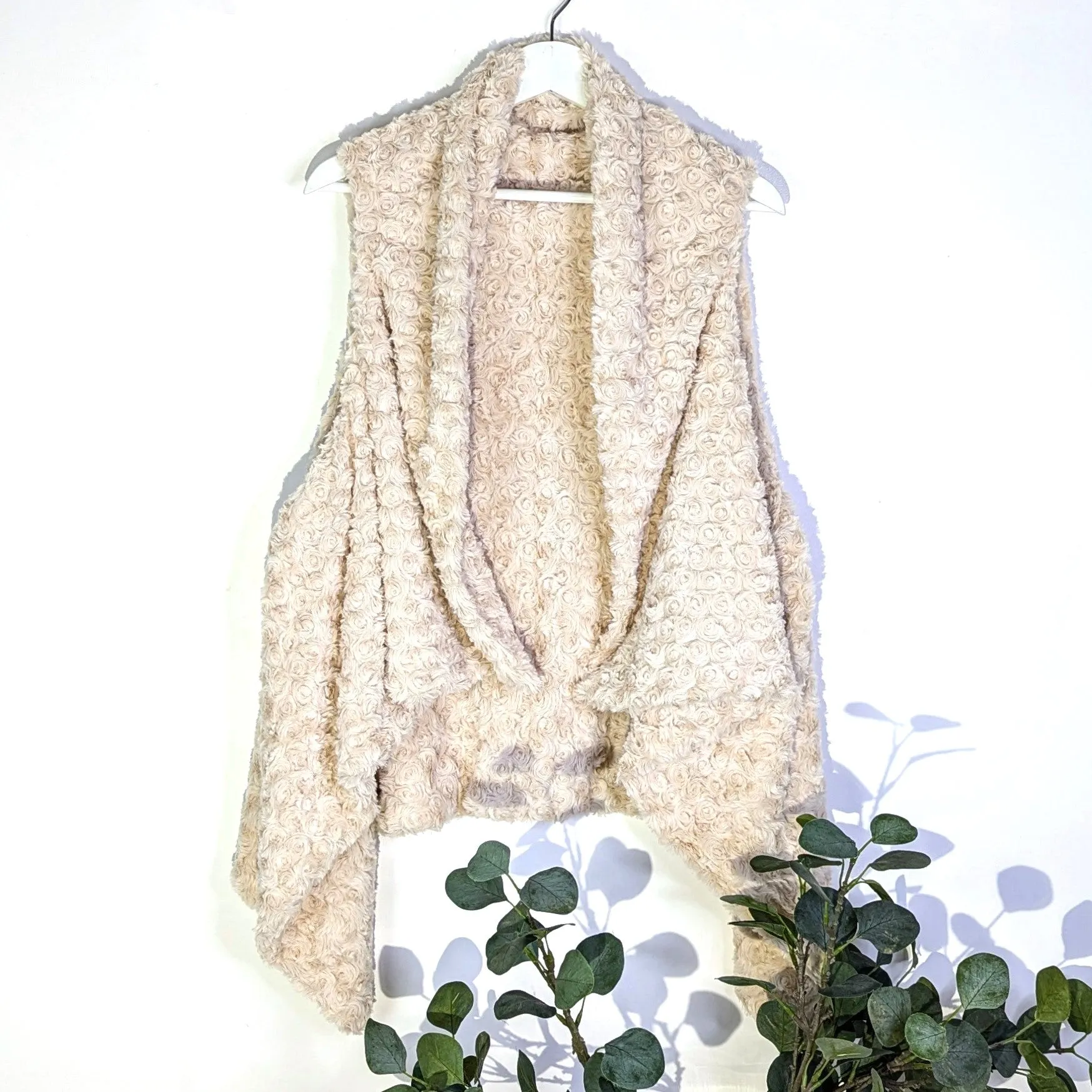 Waterfall lapel mini rose effect faux fur gilet